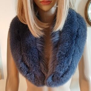 Elegant Blue Real Fox callar.